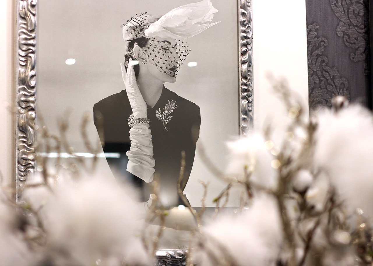 Mujer mirando espejo